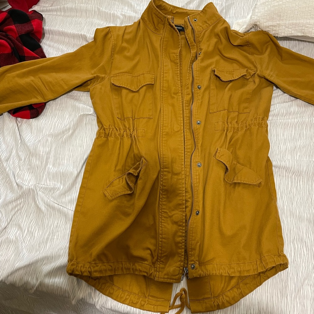 Color camel o mustard